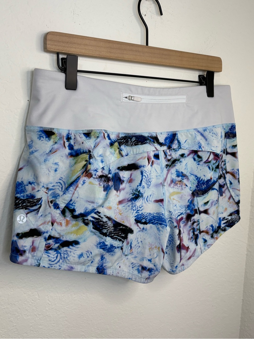Lululemon Run Times Shorts II 4” inseam Exposure Crystallize multi White size 8 - Picture 6 of 12
